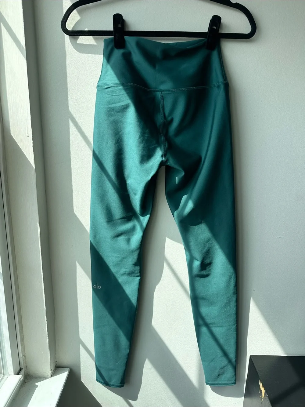 Alo Airlift Leggings in Teal Size Medium MSRP $134